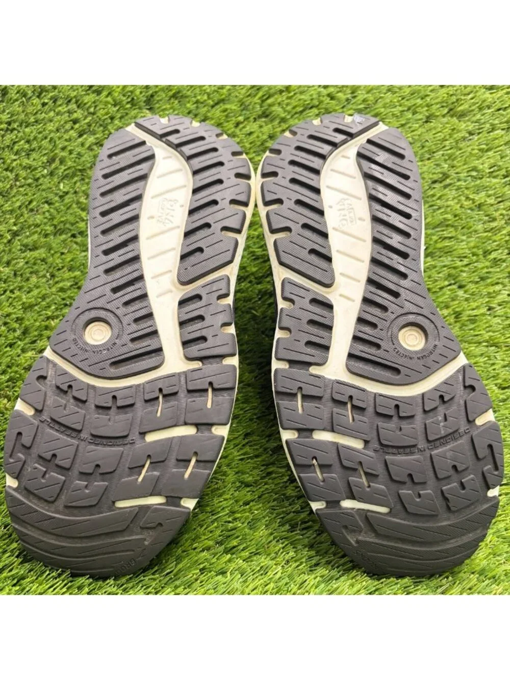 Brooks Ariel GTS 24 Womens Size 10D Black Gray Athletic Running Shoes Sneakers